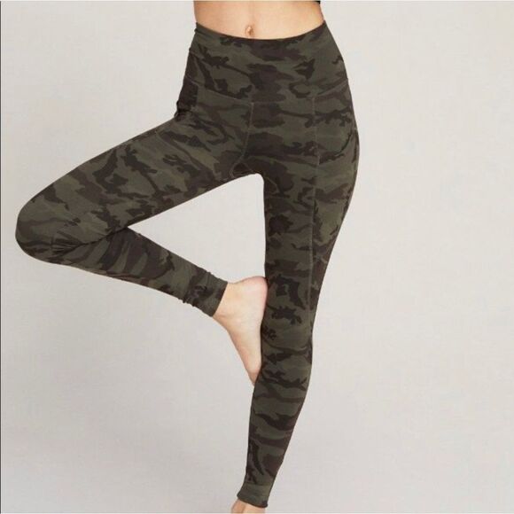 Strut This camo high rise crop Leggings - Picture 1 of 9